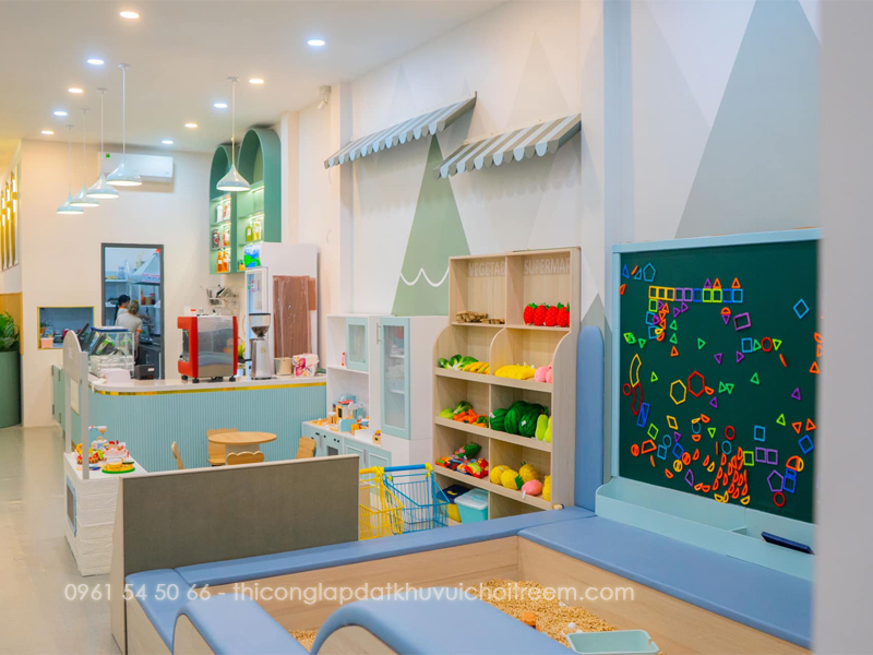 DEE DEE LAND Kidsplay Café & Bistro  - quán cà phê có khu vui chơi trẻ em