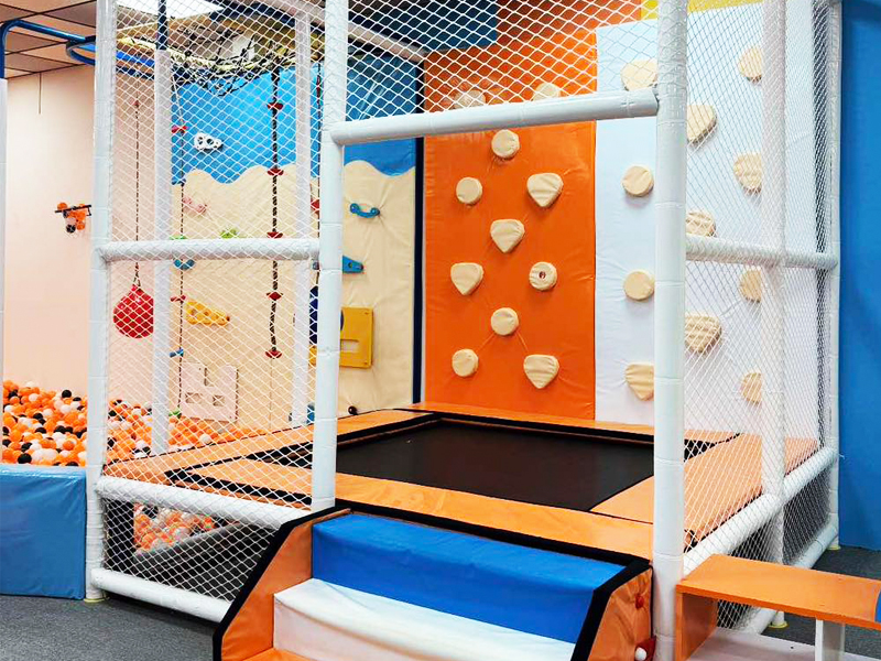 Sàn nhún kết hợp tường leo núi