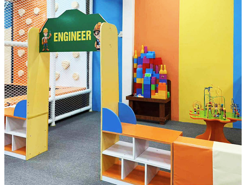 Khu hướng nghiệp kỹ sư, khu xếp lego, bàn chơi trò chơi thông minh